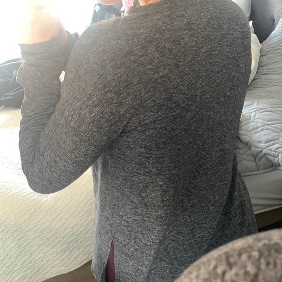 Lululemon speckled grey soft top - Picture 4 of 6